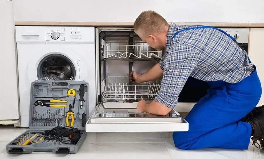 Kandıra Beko servisi teknisyen ekibi beyaz eşya tamiri yaparken